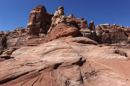 Přejezd sedla směrem do Elephant Canyonu